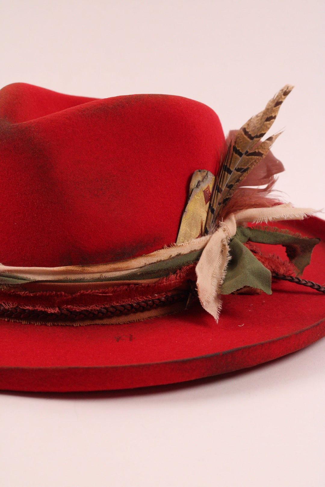 The Meadow - Red pencil brim distressed
