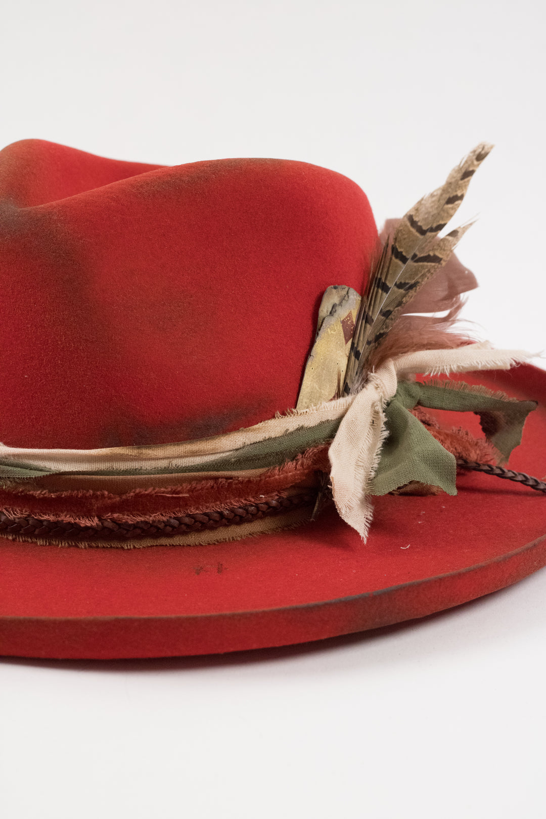 The Meadow - Red pencil brim distressed