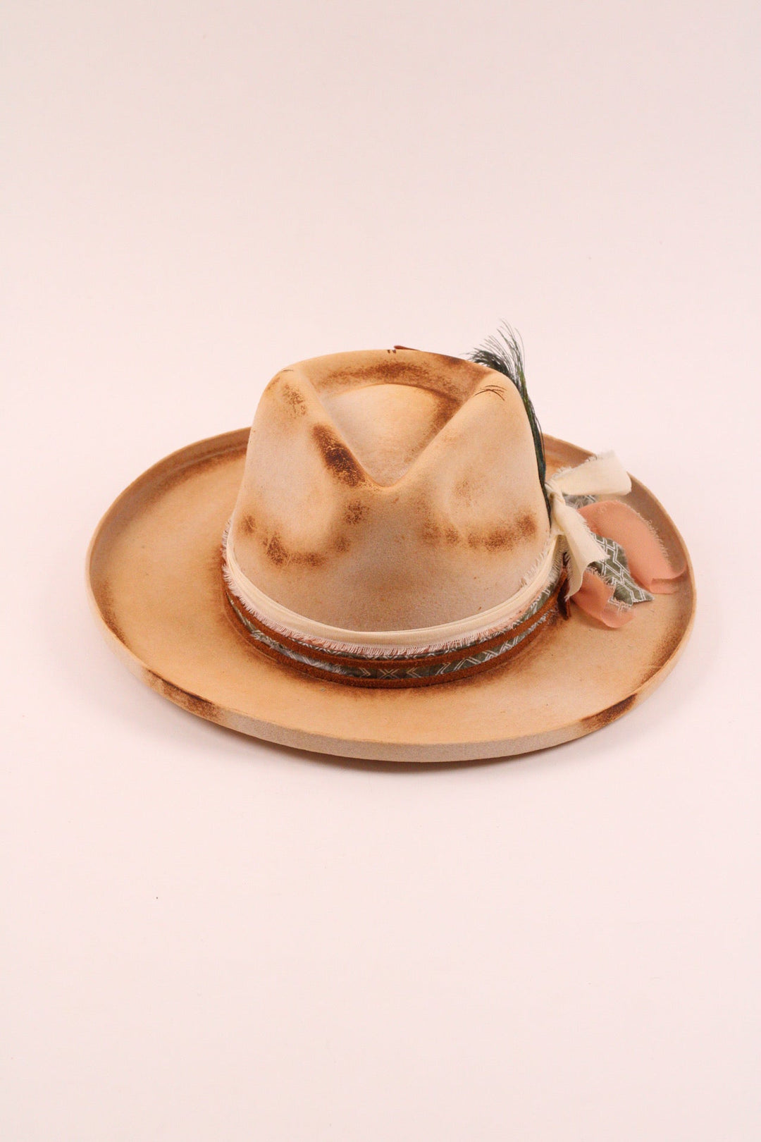 The Aspen - Ivory pencil brim distressed