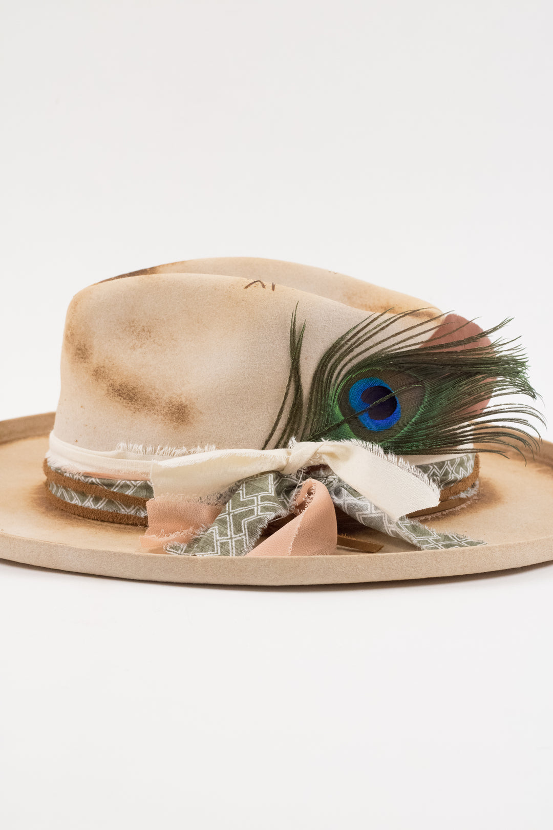 The Aspen - Ivory pencil brim distressed